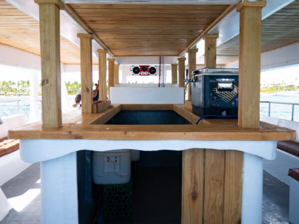 Malibu party boat tour - Image 12